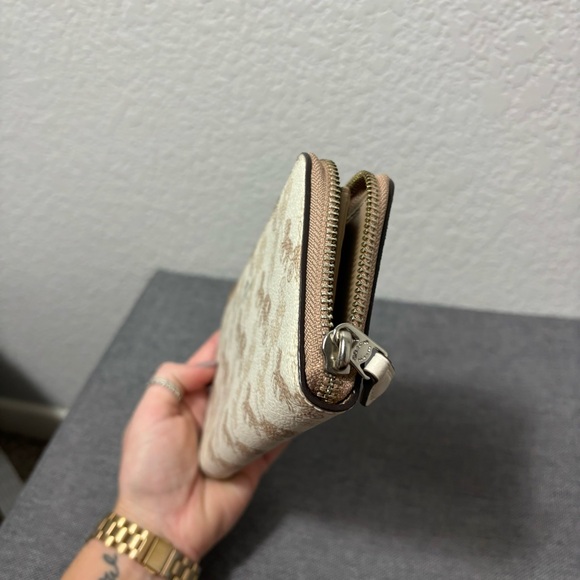 NWT COACH SLIM ACCORDION ZIP WALLET WITH HORSE AND CARRIAGE PRINt CREAM BEIGE - Picture 10 of 11